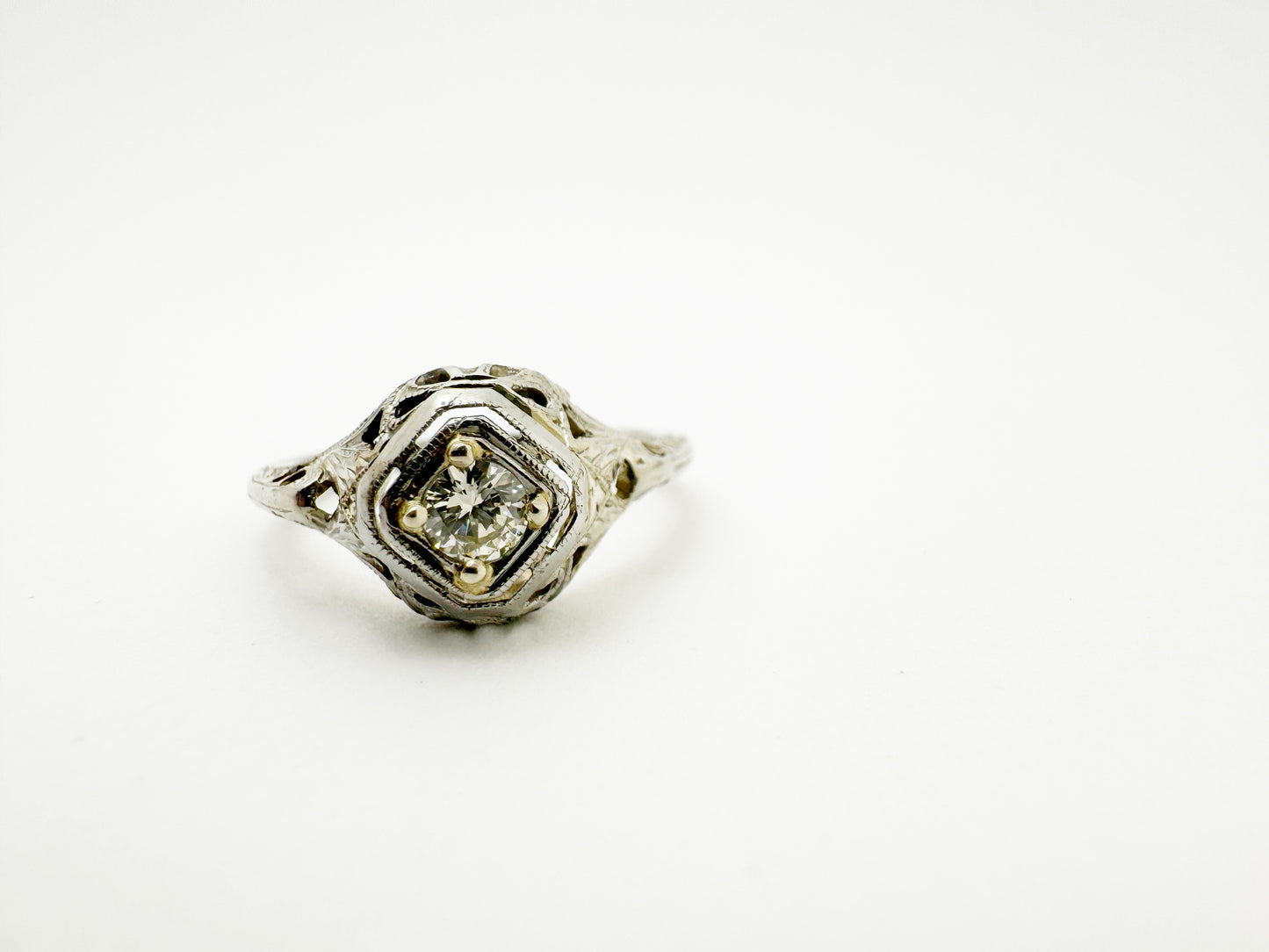 1920's 18k White Gold Diamond Solitaire