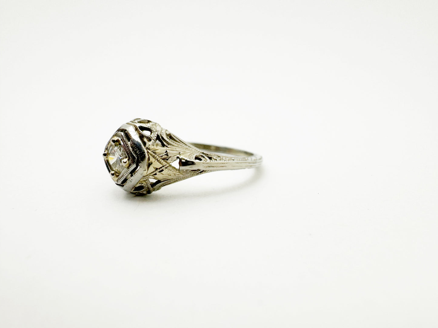 1920's 18k White Gold Diamond Solitaire