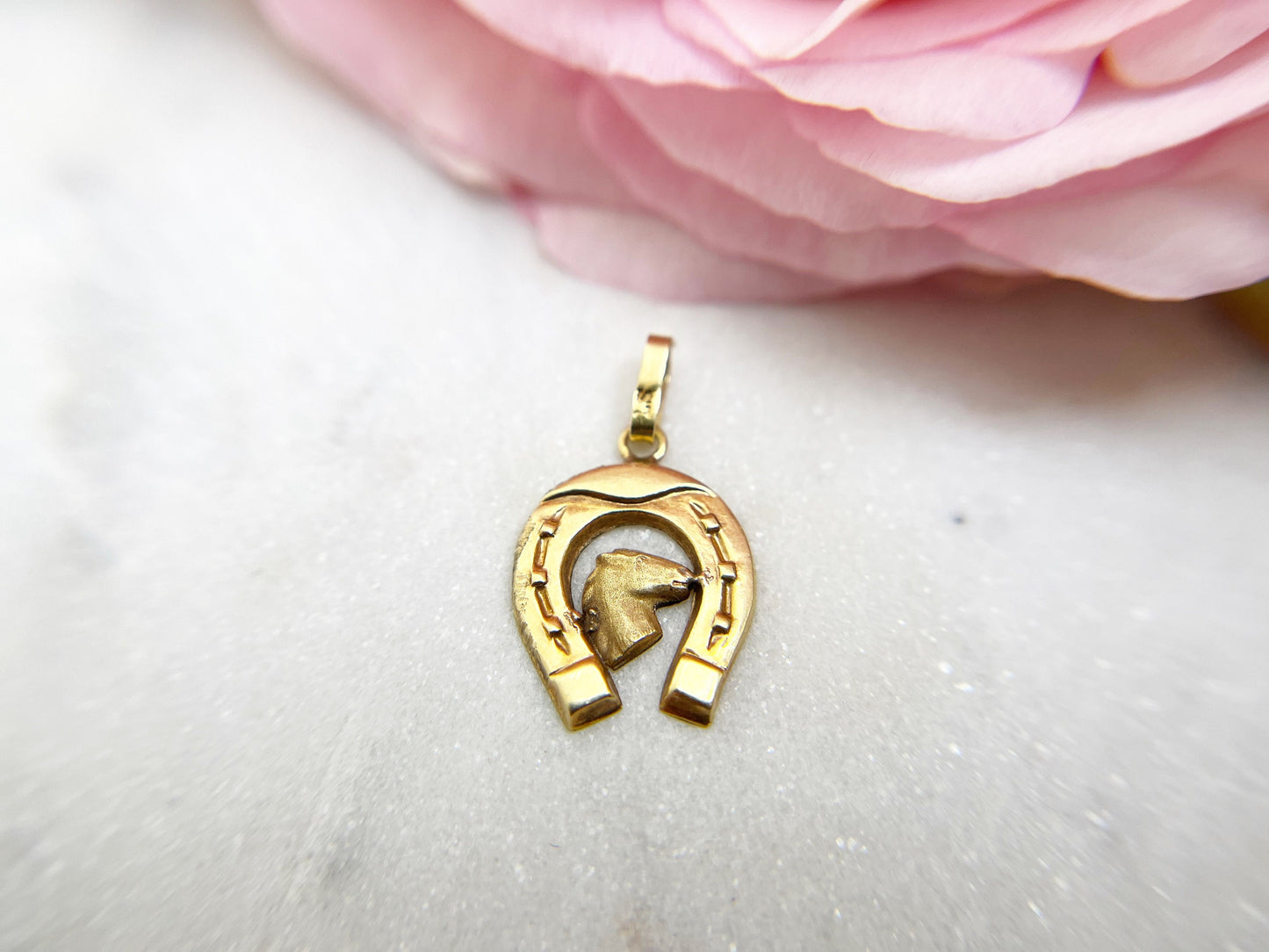 Horse and Horse Shoe Charm  - 18k gold