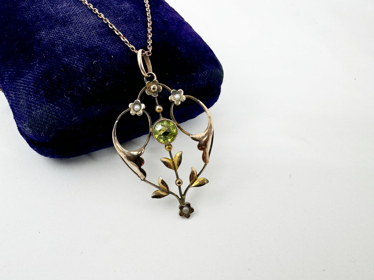 Sweet Art Nouveau Lavalier Necklace