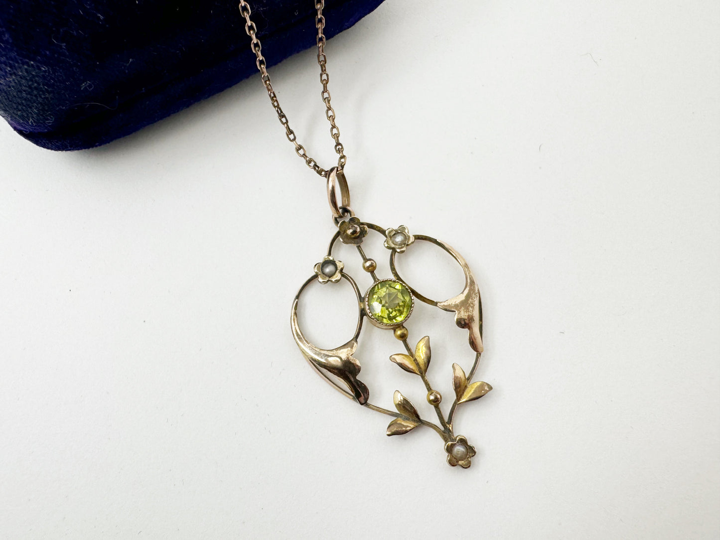 Sweet Art Nouveau Lavalier Necklace