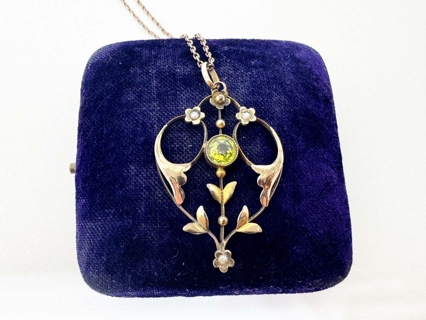 Sweet Art Nouveau Lavalier Necklace