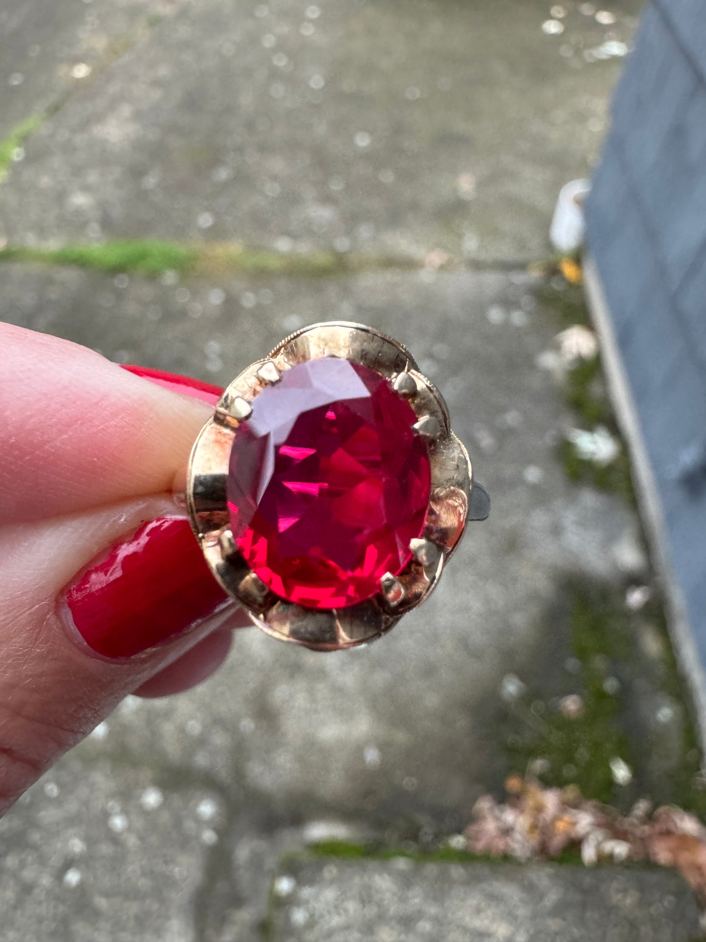 1940's Lab Ruby in 10k Ruffles